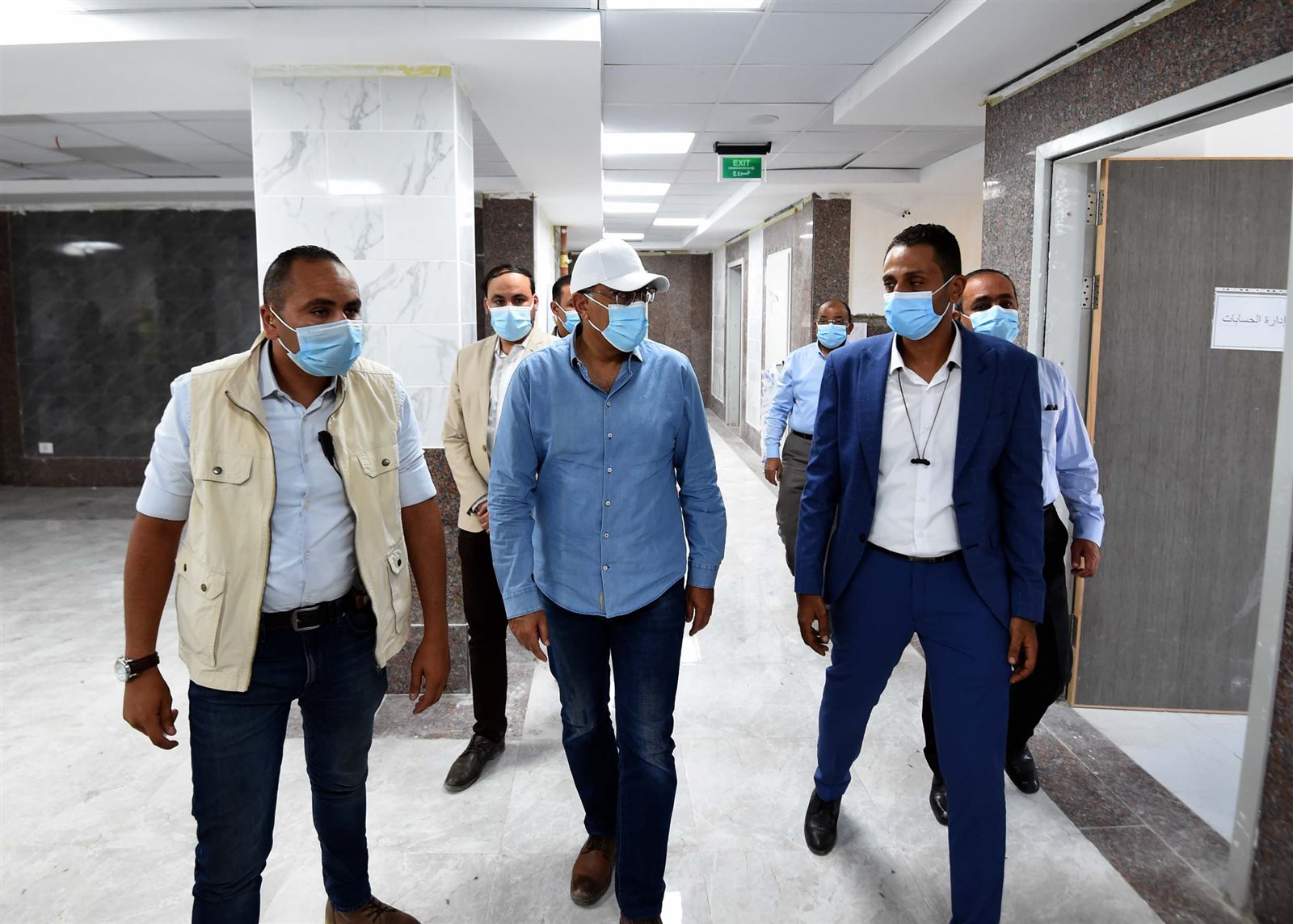 مدبولي يتجول في شوارع قرية الأبطال بالإسماعيلية (9)