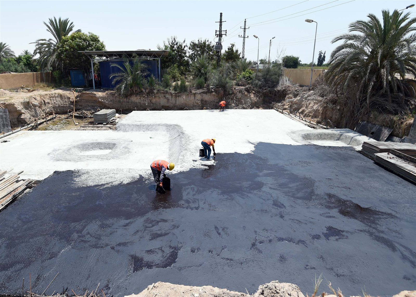 مدبولي يتجول في شوارع قرية الأبطال بالإسماعيلية (36)