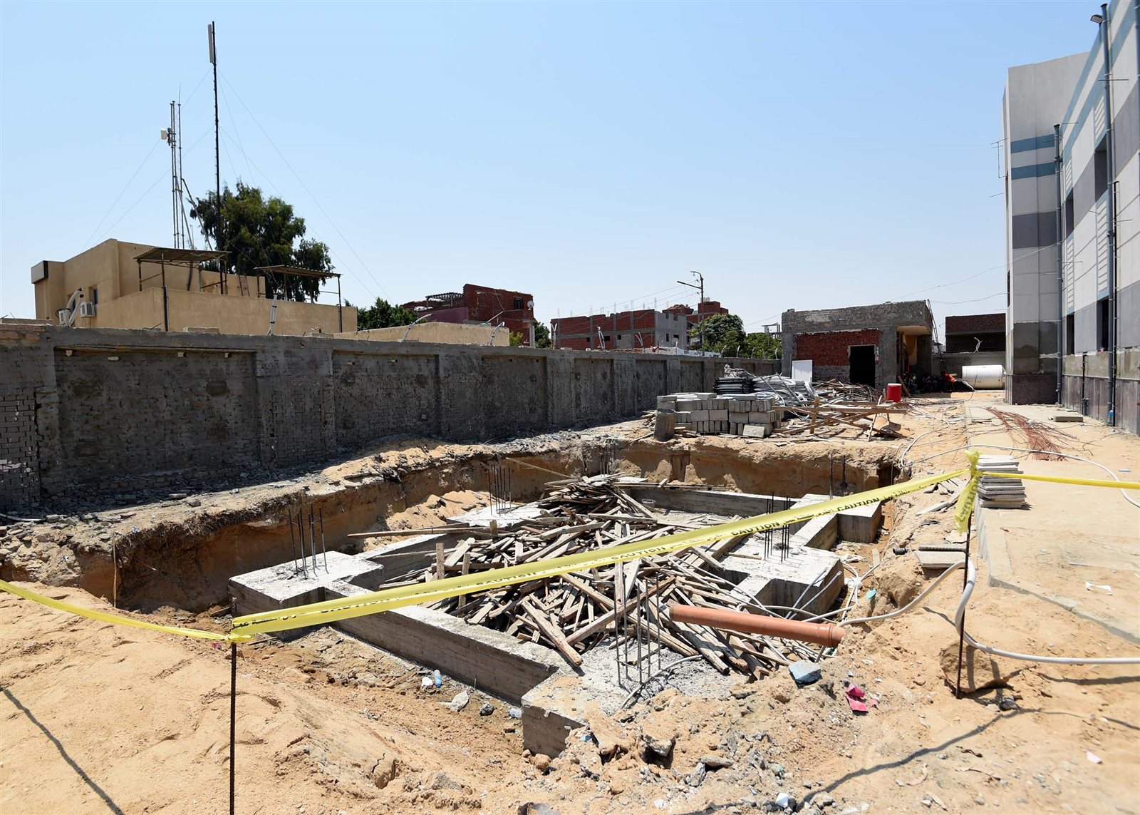 مدبولي يتجول في شوارع قرية الأبطال بالإسماعيلية (4)