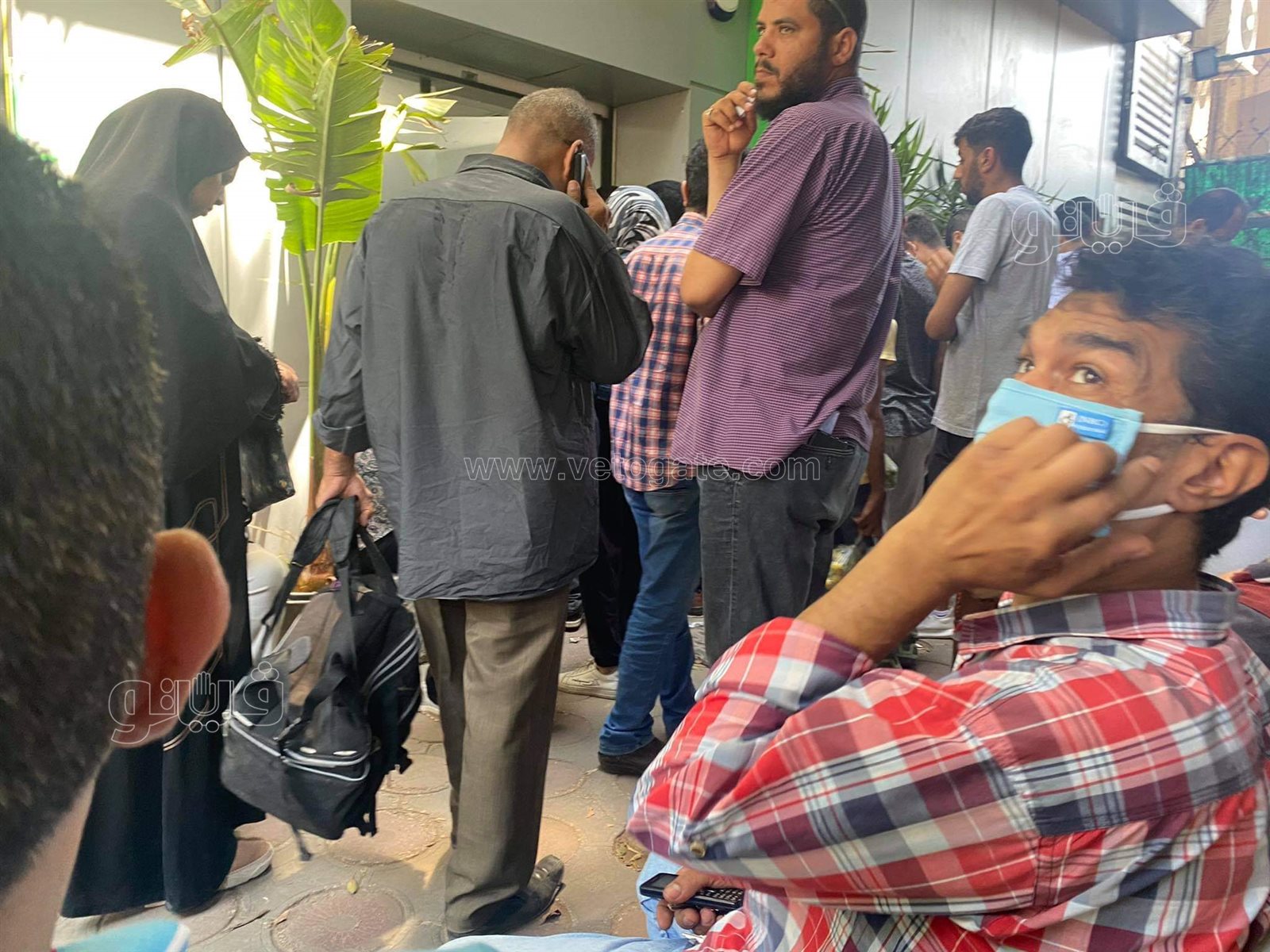 زحام أمام مكتب بريد الدقي لشراء كراسات سكن لكل المصريين (3)