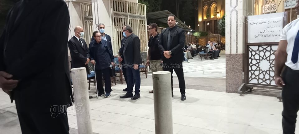 سمير صبري اول حضور عزاء السيناريست فيصل ندا (1)