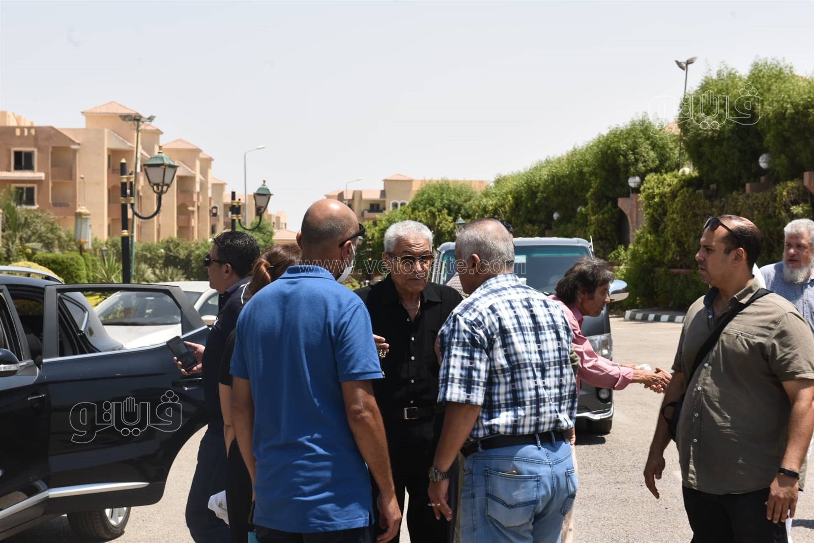 لحظة تشييع جثمان رجاء حسين من مسجد الشرطة بحضور طليقها وزوجته (11)