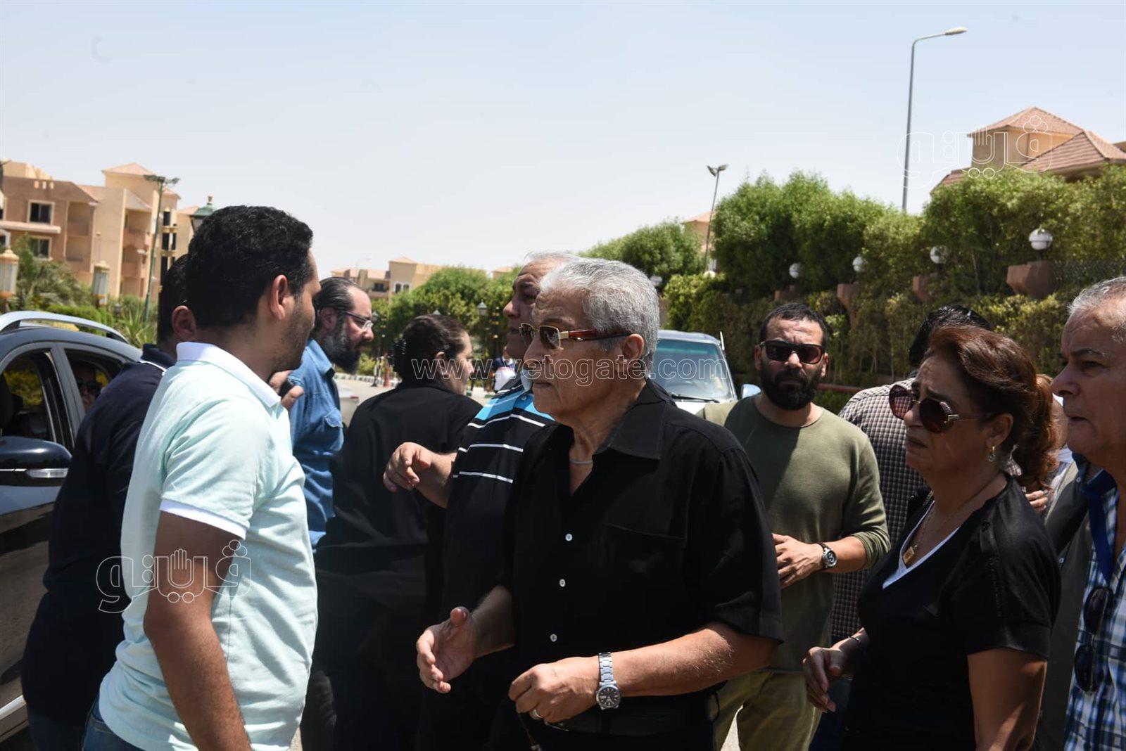 أثناء الجنازة.. الحزن يسيطر على أسرة رجاء حسن وطليقها (6)
