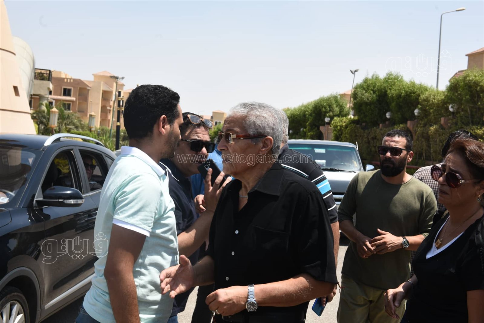 أثناء الجنازة.. الحزن يسيطر على أسرة رجاء حسن وطليقها (8)