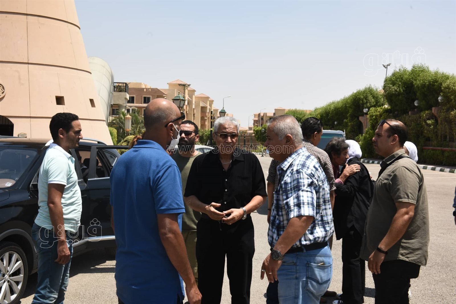 أثناء الجنازة.. الحزن يسيطر على أسرة رجاء حسن وطليقها (19)