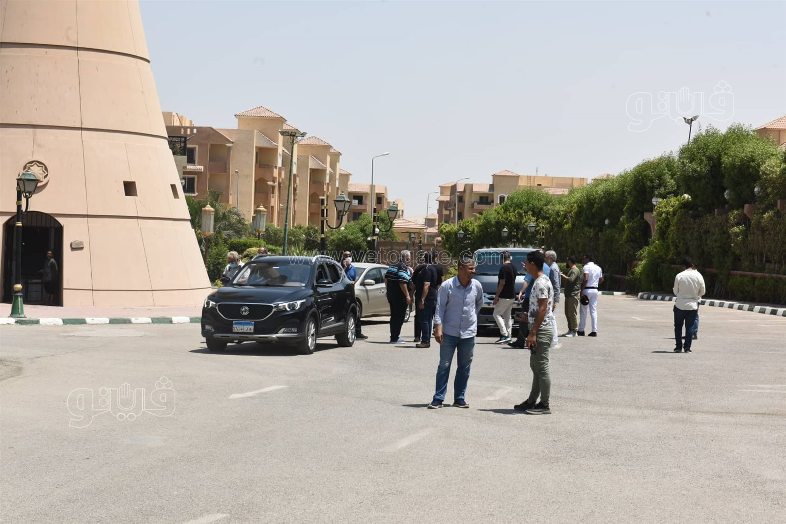 أثناء الجنازة.. الحزن يسيطر على أسرة رجاء حسن وطليقها (22)