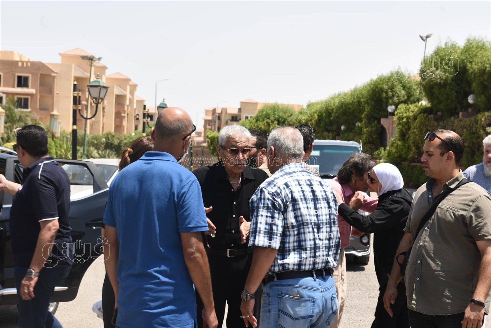 أثناء الجنازة.. الحزن يسيطر على أسرة رجاء حسن وطليقها (29)