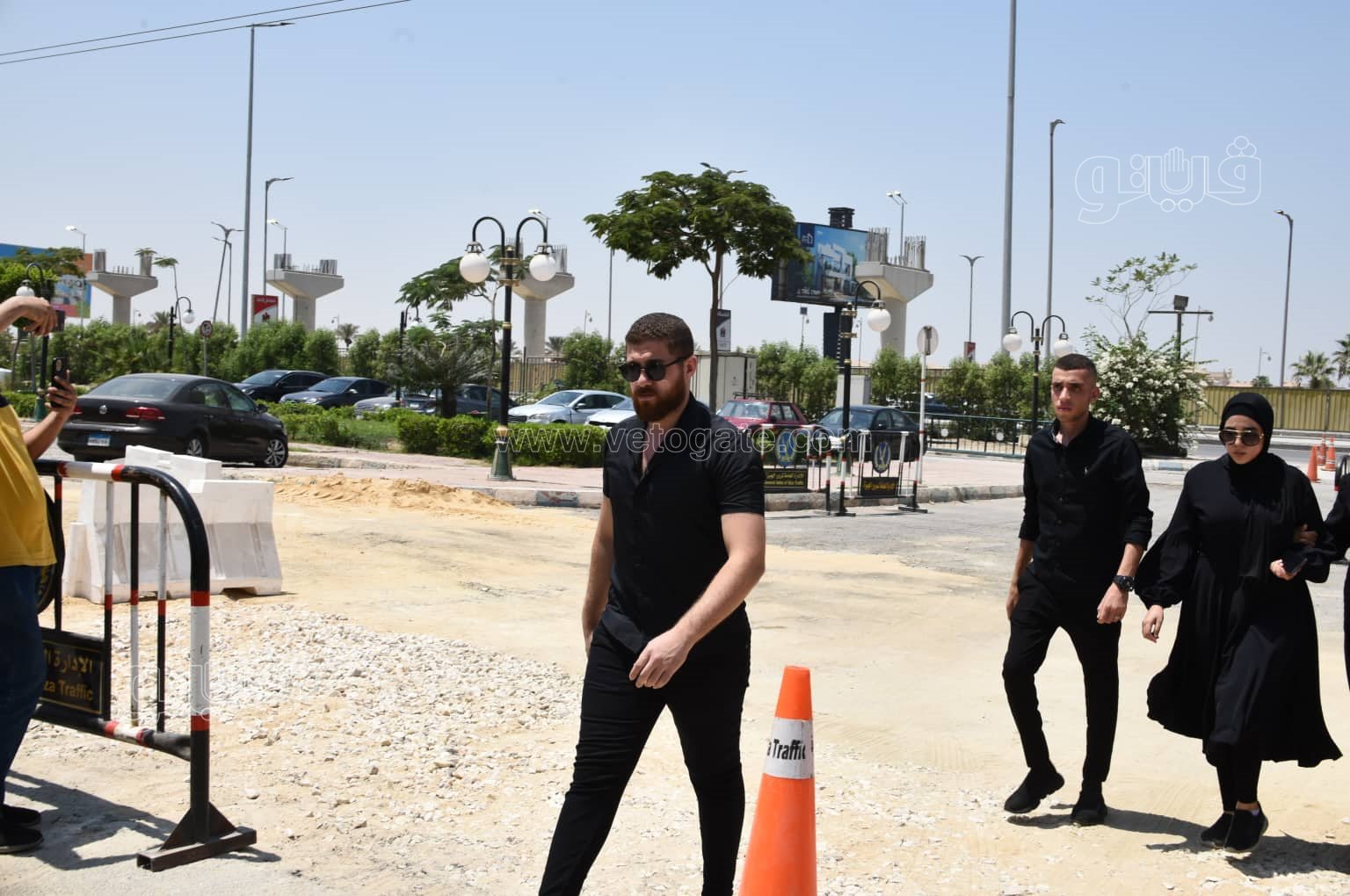 أثناء الجنازة.. الحزن يسيطر على أسرة رجاء حسن وطليقها (35)
