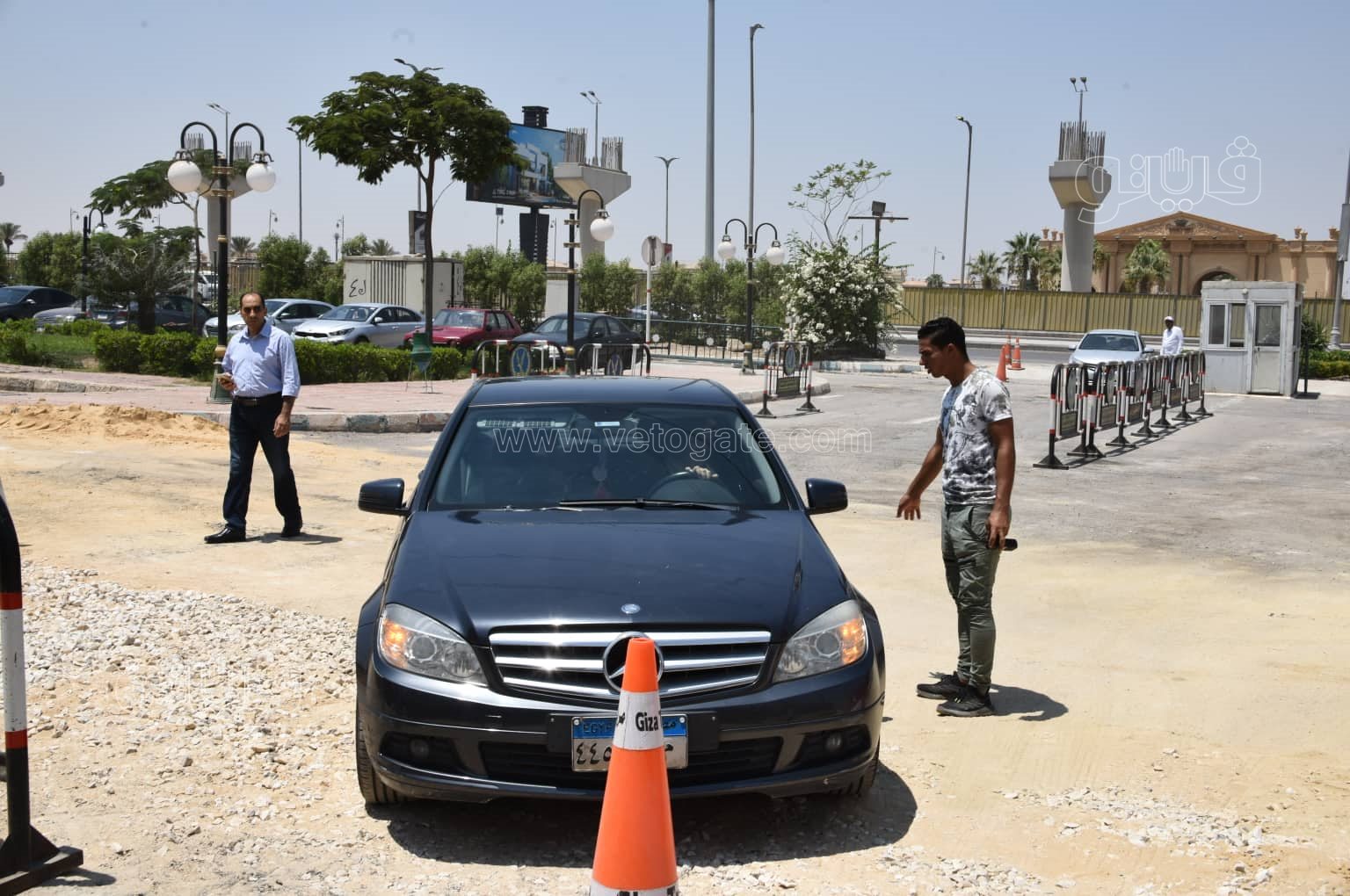 أثناء الجنازة.. الحزن يسيطر على أسرة رجاء حسن وطليقها (38)