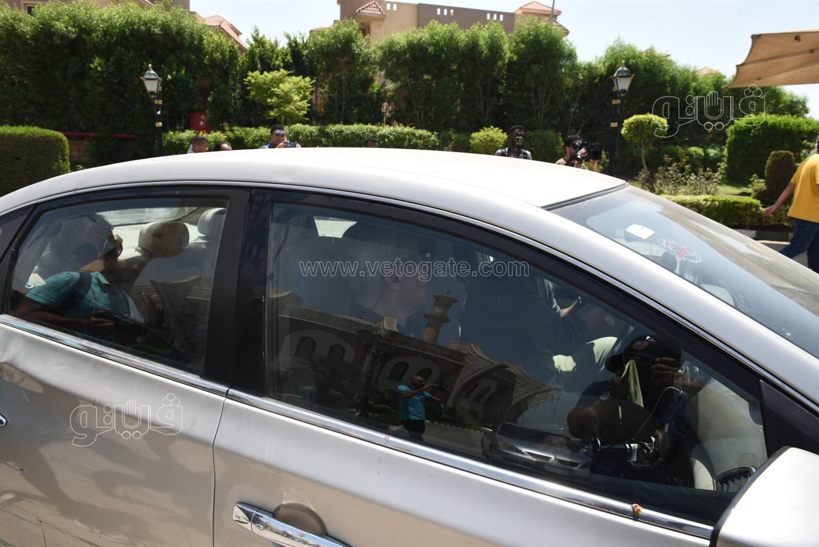 أثناء الجنازة.. الحزن يسيطر على أسرة رجاء حسن وطليقها (41)