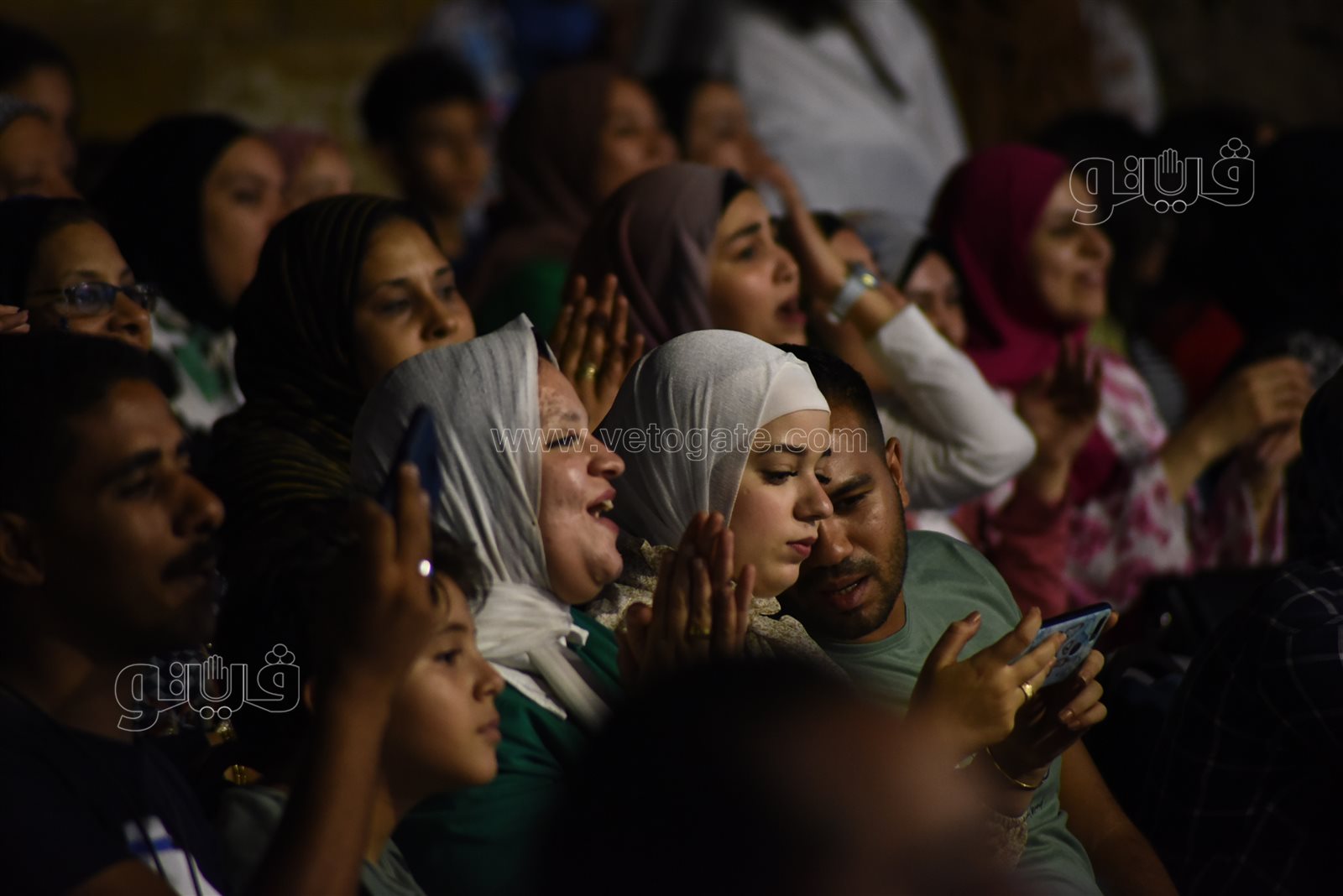 أحمد جمال بصافح جمهوره بمحكى القلعة.. ويلتقط صور تذكارية معهم (7)