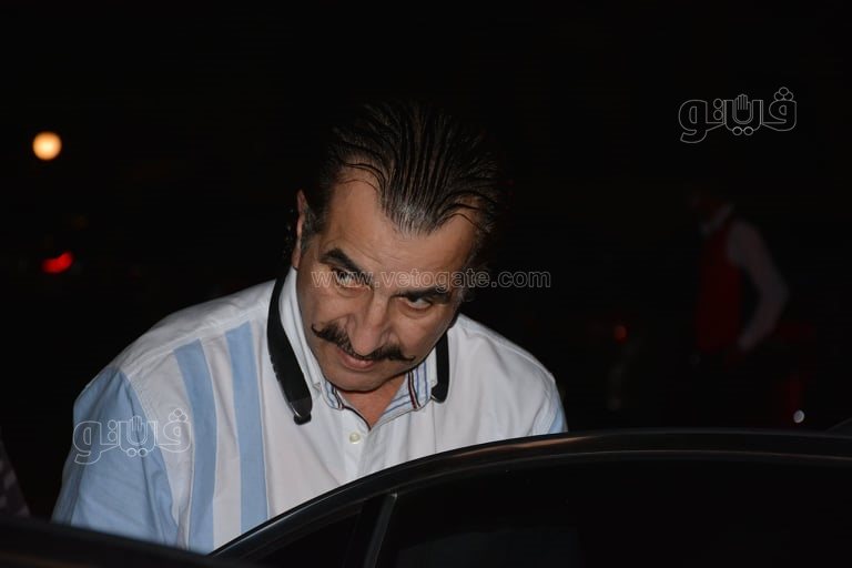 مصطفى كامل يؤدي واجب العزاء في حماة محمد رمضان (11)