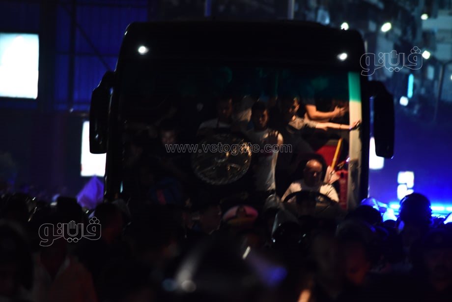  استقبال جماهير الزمالك درع الدوري لحظة وصوله لميت عقبة (18)