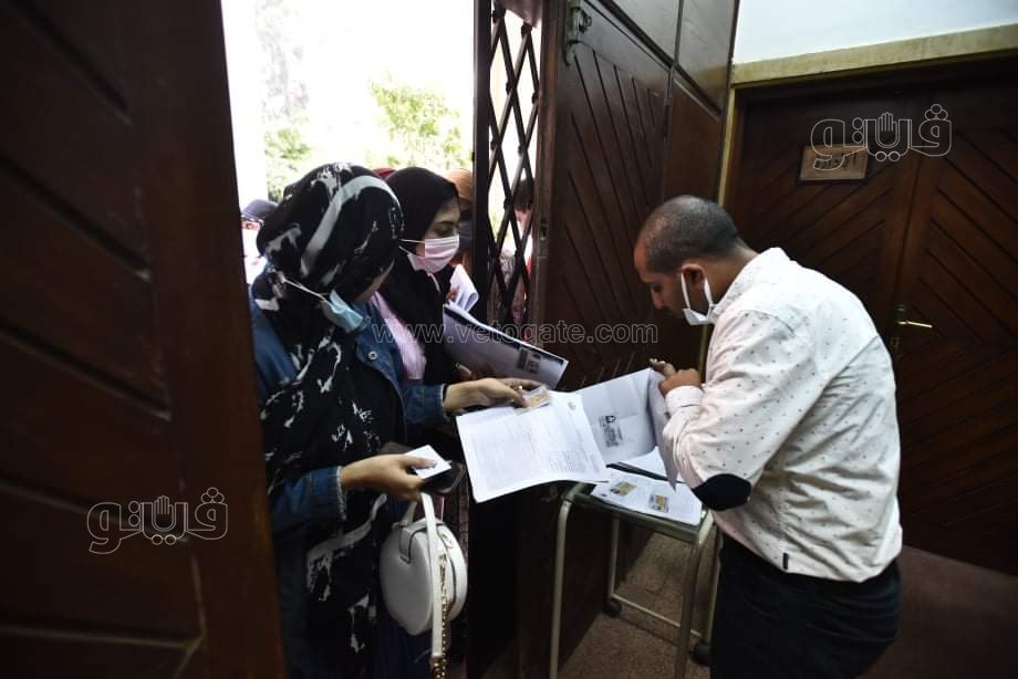وزيرا التعليم العالي والصحة ورئيس جامعة القاهرة يتفقدون عمليات تطعيم الطلاب ضد كورونا (18)