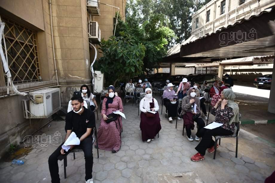 وزيرا التعليم العالي والصحة ورئيس جامعة القاهرة يتفقدون عمليات تطعيم الطلاب ضد كورونا (22)
