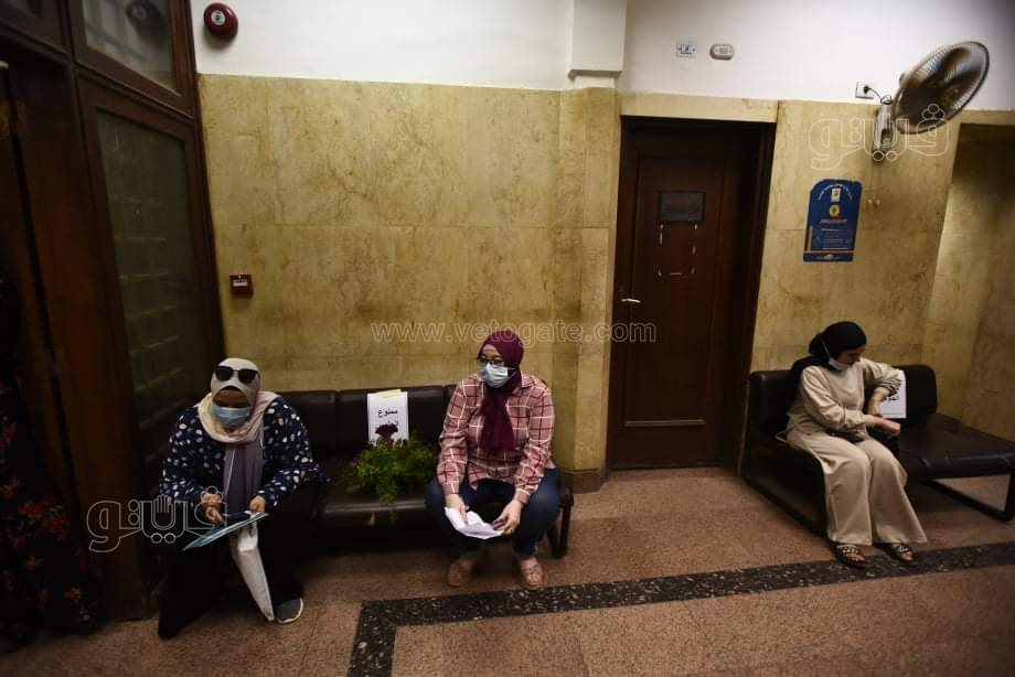 تطعيم طلاب جامعة القاهرة ضد فيروس كورونا (15)