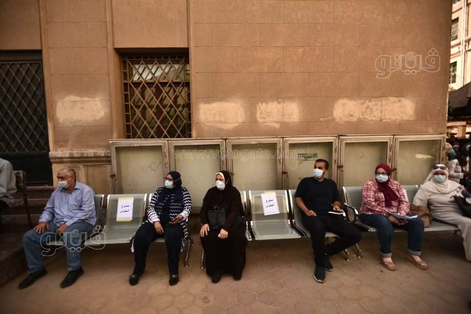 تطعيم طلاب جامعة القاهرة ضد فيروس كورونا (17)