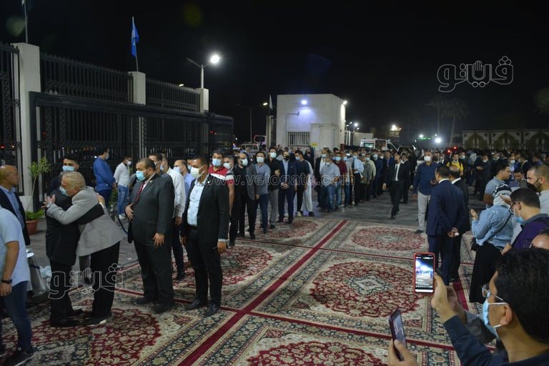 وزير القوى العاملة ومحافظ القليوبية يشاركان في عزاء محمود العربي (13)