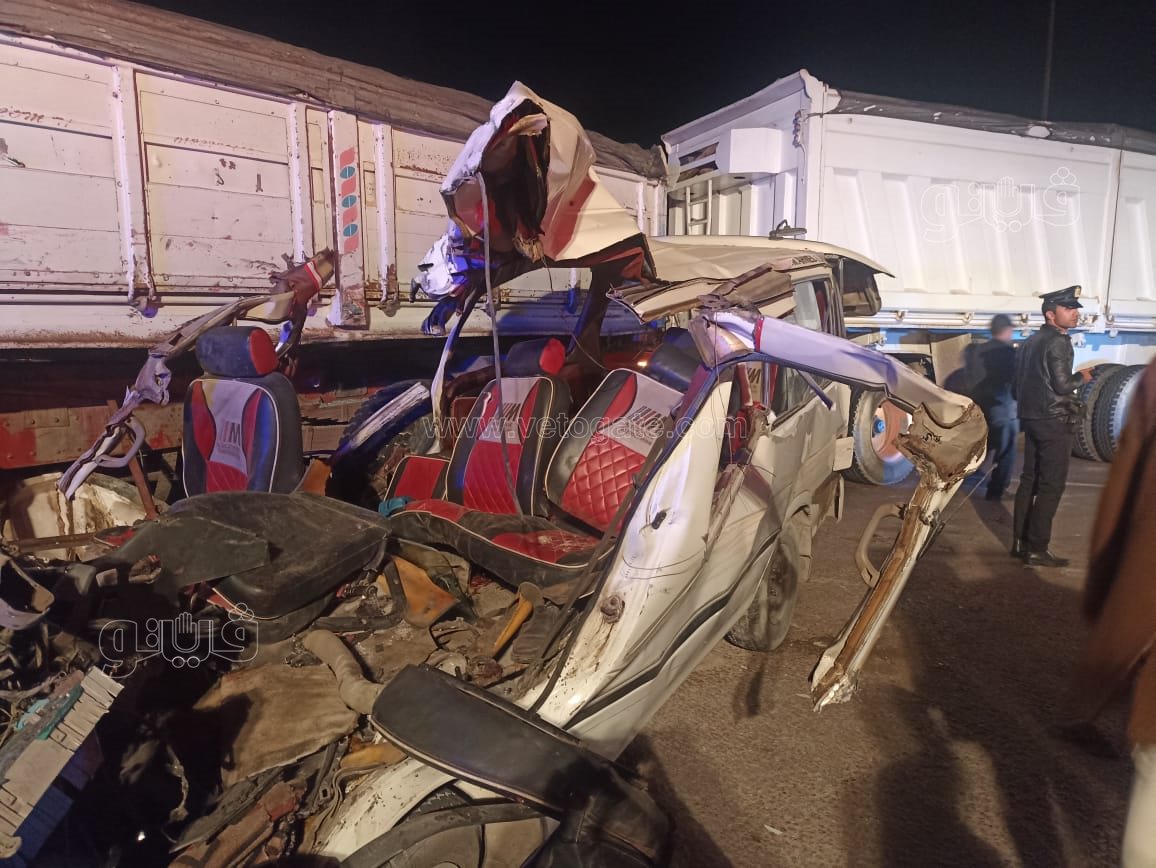 تصادم سيارة نقل ثقيل بميكروباص بالإسكندرية (4)