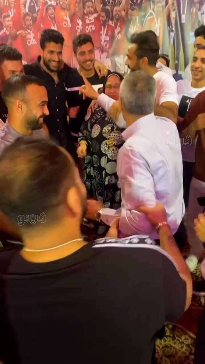 كهربا يعزم لاعبي الأهلي احتفالا بلقب السوبر (2)