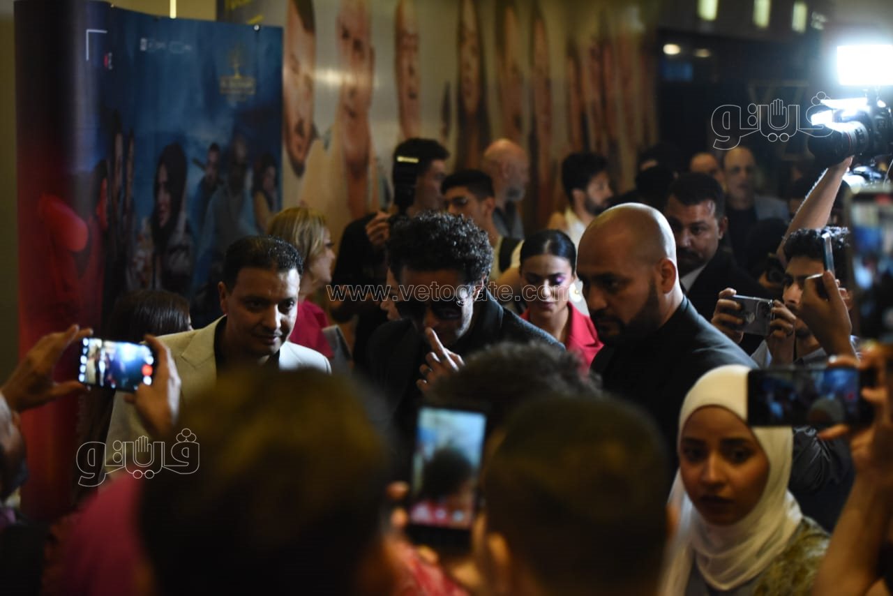 انفعال احمد الفيشاوي في العرض الخاص لفيلم رهبة (5)