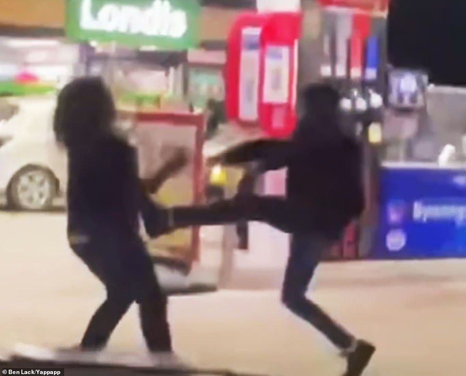 48382749-10032063-Shocking_footage_from_last_week_shows_panic_buyers_punch_and_kic-a-5_1632758112421