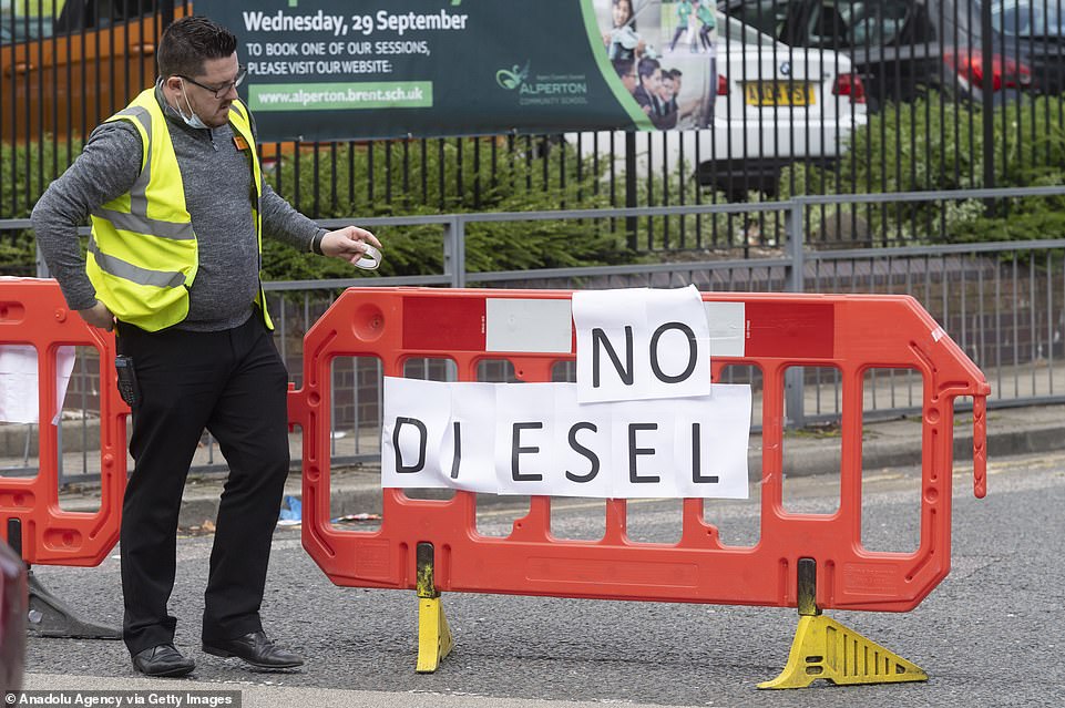 48414799-10032063-A_no_diesel_sign_has_been_placed_outside_a_Sainsbury_s_supermark-a-2_1632758112418