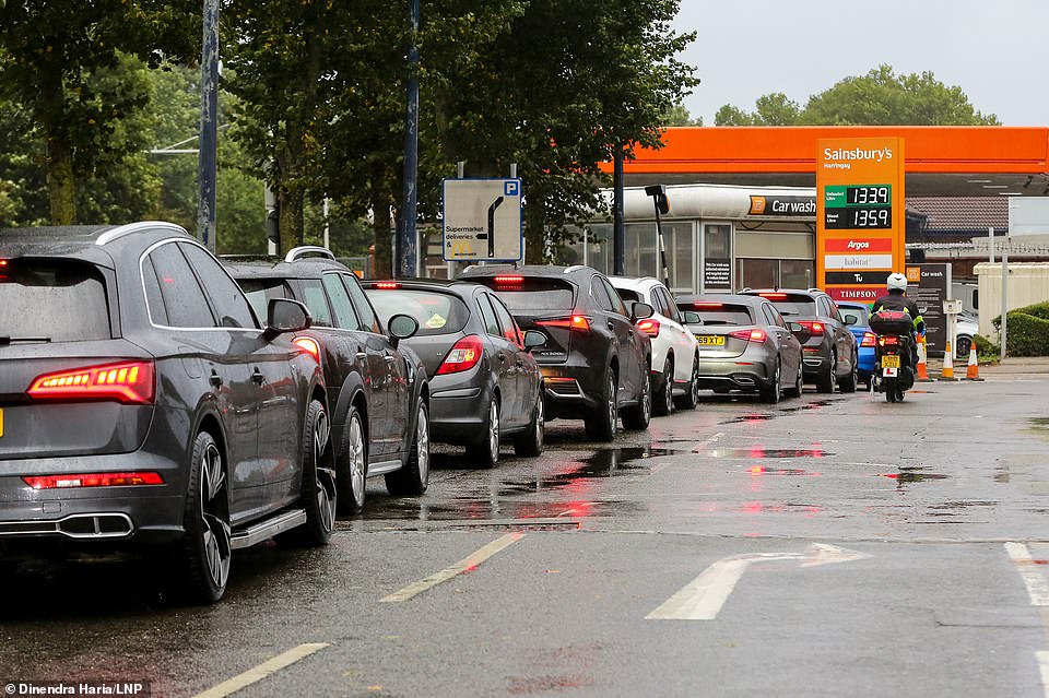 48443793-10034233-Motorists_queue_for_the_fourth_day_of_the_fuel_crisis_at_Sainsbu-a-63_163276899015