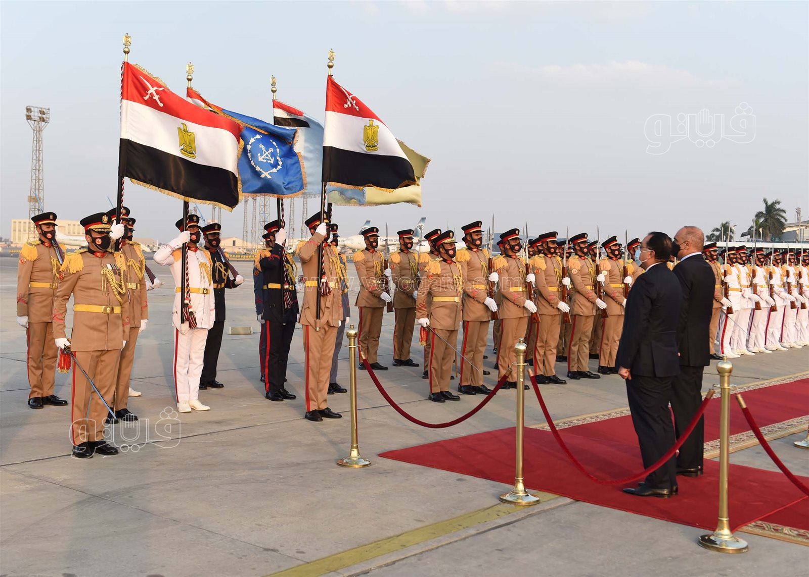 رئيس الوزراء يستقبل نظيره الأردني بمطار القاهرة (2)
