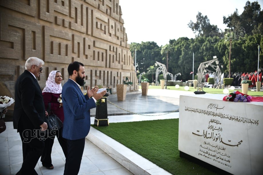 احتفالات المواطنين بنصر أكتوبر أمام النصب التذكاري (8)