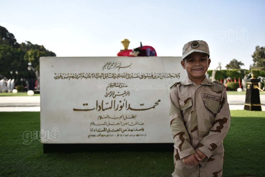 احتفالات المواطنين بنصر أكتوبر أمام النصب التذكاري (10)
