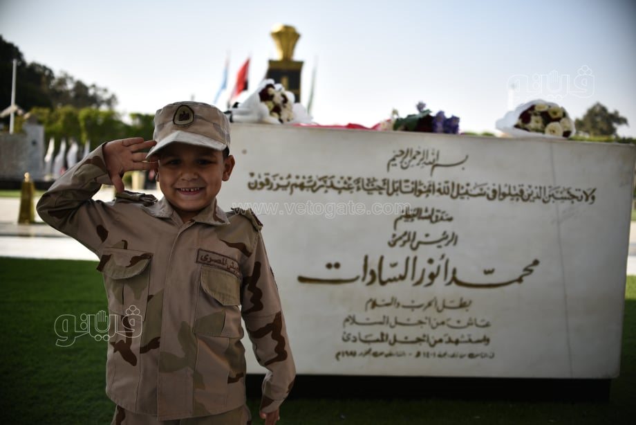 احتفالات المواطنين بنصر أكتوبر أمام النصب التذكاري (14)