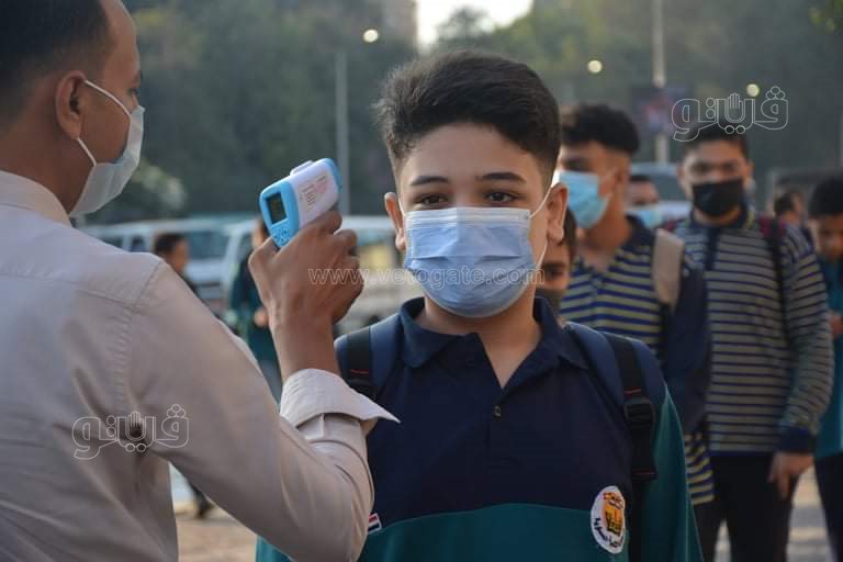 مدرسة السعيدية تستقبل الطلاب بالكحول وقياس درجات الحرارة (16)