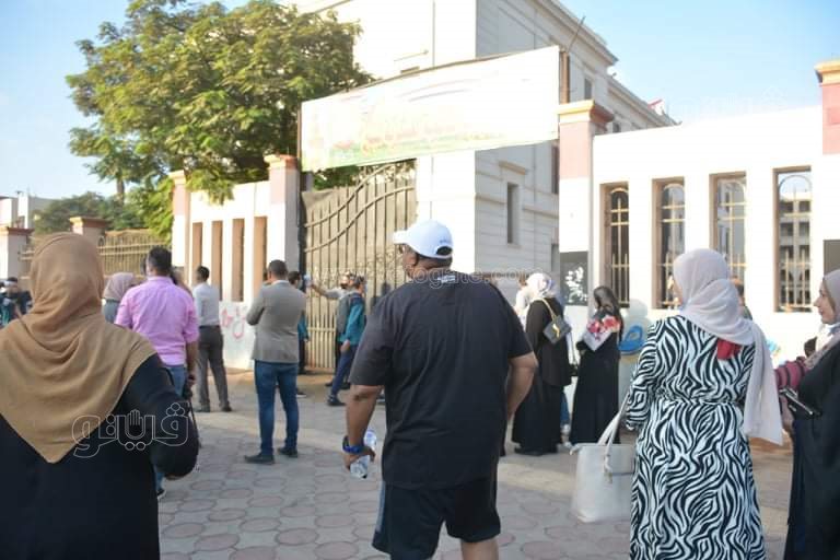 مدرسة السعيدية تستقبل الطلاب بالكحول وقياس درجات الحرارة (23)