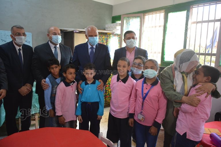 جولة لمحافظ الجيزة في مدرسة عامر عبد المقصود بالدقي بأول أيام العام الدراسي (24)