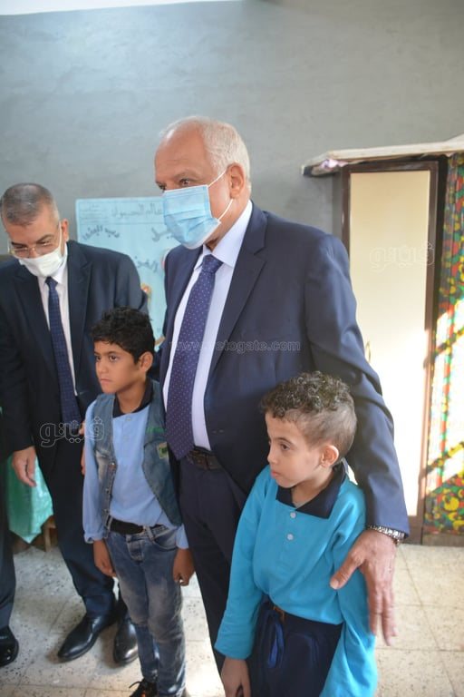 جولة لمحافظ الجيزة في مدرسة عامر عبد المقصود بالدقي بأول أيام العام الدراسي (26)