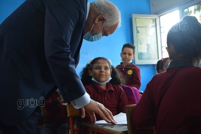 جولة لمحافظ الجيزة في مدرسة عامر عبد المقصود بالدقي بأول أيام العام الدراسي (30)
