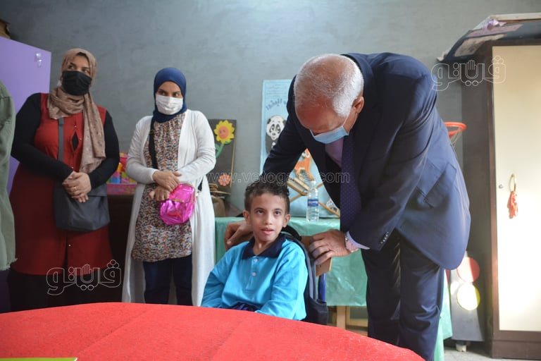 جولة لمحافظ الجيزة في مدرسة عامر عبد المقصود بالدقي بأول أيام العام الدراسي (31)