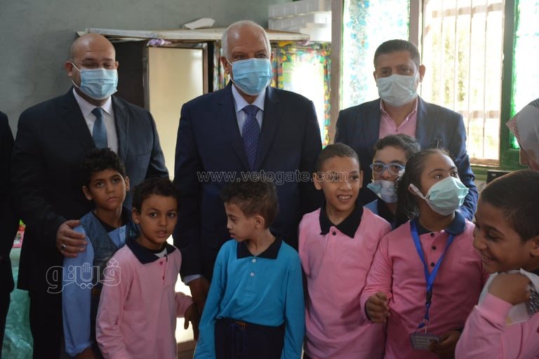 جولة لمحافظ الجيزة في مدرسة عامر عبد المقصود بالدقي بأول أيام العام الدراسي (36)