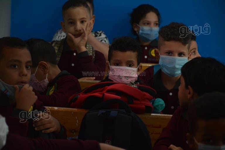 جولة لمحافظ الجيزة في مدرسة عامر عبد المقصود بالدقي بأول أيام العام الدراسي (40)