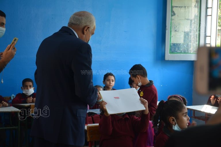جولة لمحافظ الجيزة في مدرسة عامر عبد المقصود بالدقي بأول أيام العام الدراسي (41)