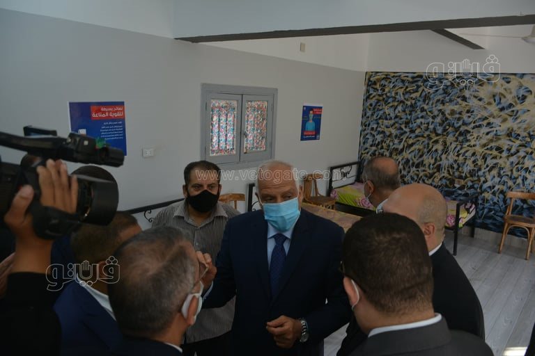 جولة لمحافظ الجيزة في مدرسة عامر عبد المقصود بالدقي بأول أيام العام الدراسي (42)
