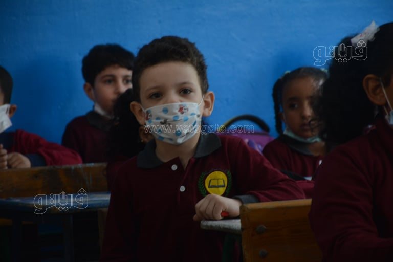 جولة لمحافظ الجيزة في مدرسة عامر عبد المقصود بالدقي بأول أيام العام الدراسي (44)