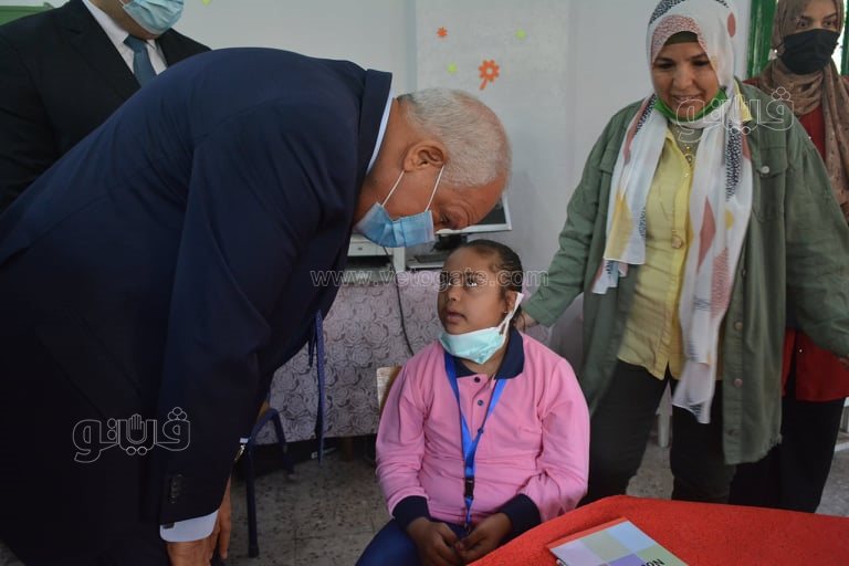 جولة لمحافظ الجيزة في مدرسة عامر عبد المقصود بالدقي بأول أيام العام الدراسي (7)
