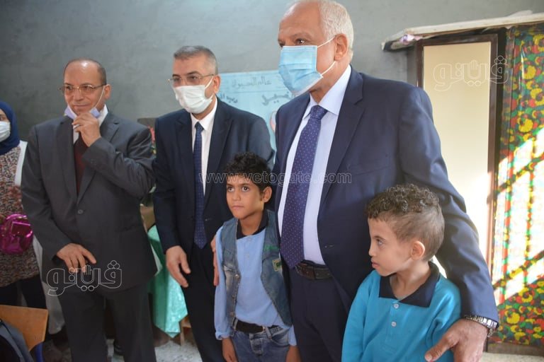 جولة لمحافظ الجيزة في مدرسة عامر عبد المقصود بالدقي بأول أيام العام الدراسي (8)