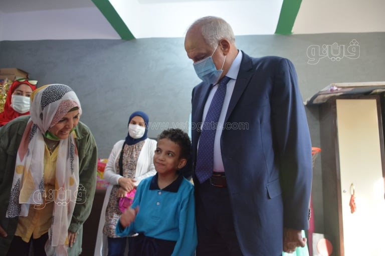 جولة لمحافظ الجيزة في مدرسة عامر عبد المقصود بالدقي بأول أيام العام الدراسي (12)