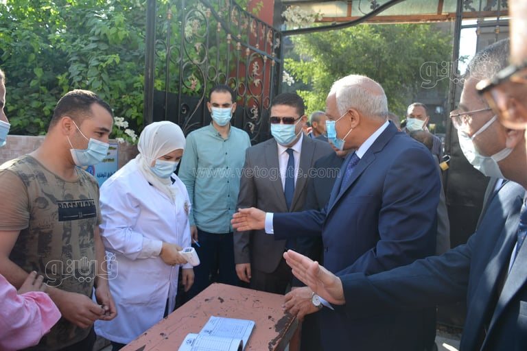 جولة لمحافظ الجيزة في مدرسة عامر عبد المقصود بالدقي بأول أيام العام الدراسي (14)