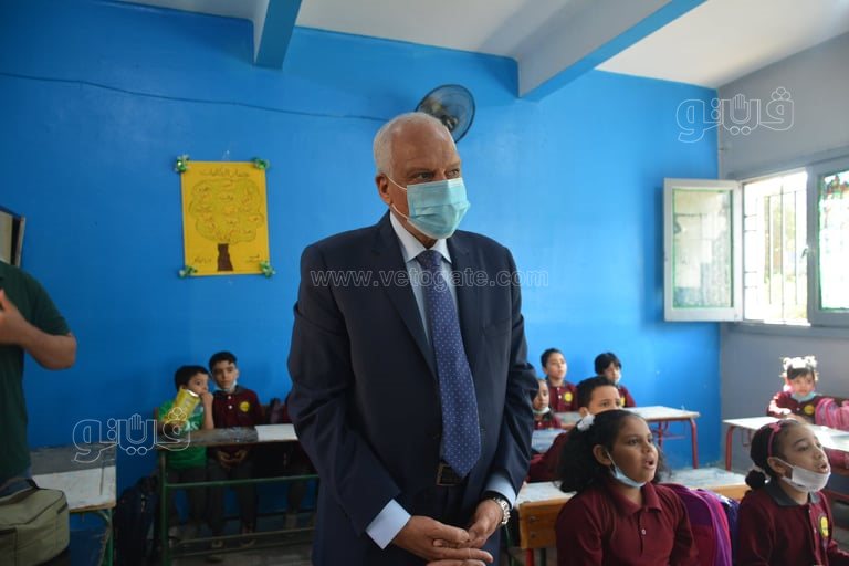 جولة لمحافظ الجيزة في مدرسة عامر عبد المقصود بالدقي بأول أيام العام الدراسي (19)