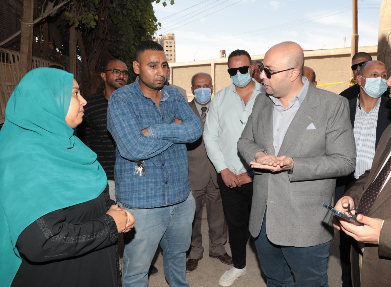 محافظ بني سويف يزور موقع إنهيار جزئي لمنزل بحي مقبل (7)