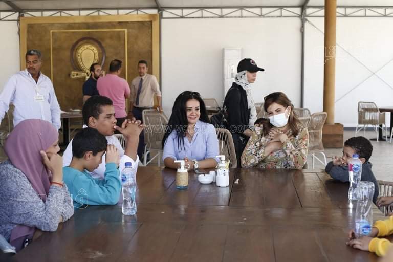 جولة الأطفال الايتام داخل منطقة الاهرامات برعايه شركة اوراسكوم (27)